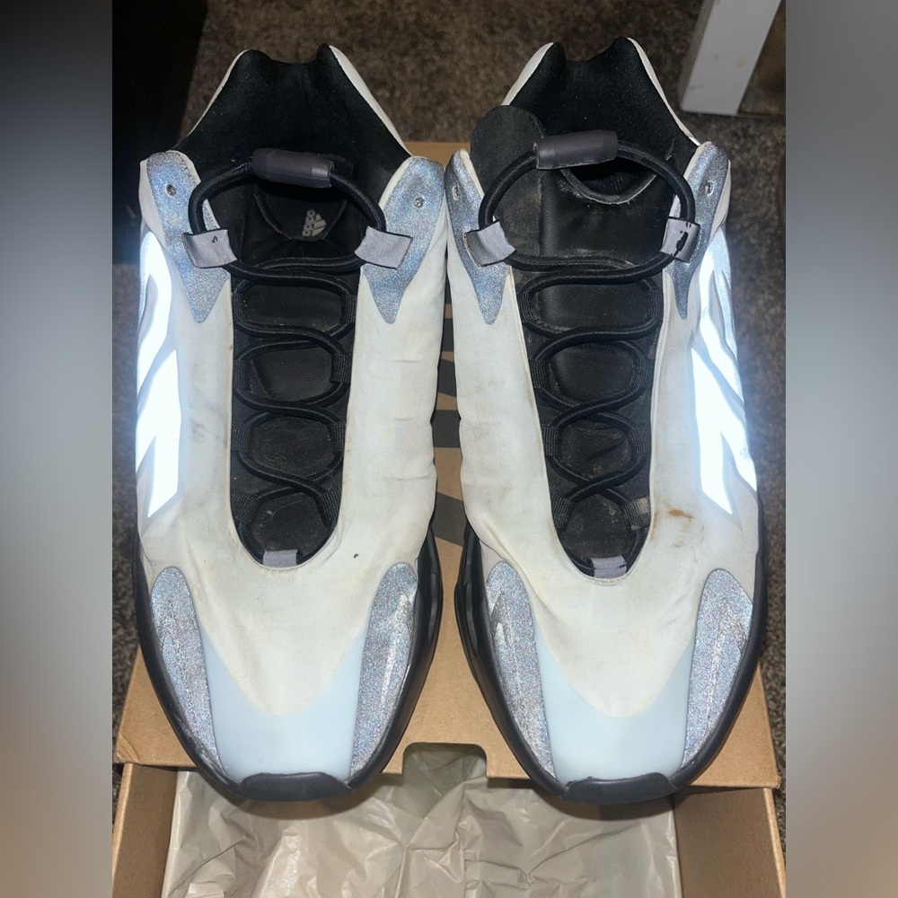 Yeezy MNVN men’s size 10